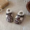 Zapatos Birkenstock para Niñas 2026 Invierno Nuevas Llegadas Zapatos Gruesos de Piel con Felpa Plus para Niños Bebé Algodón de Doble Capa Suela Suave Cálida Zapatos de Invierno