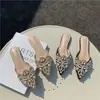 Sandálias Baotou de Strass e Pérolas para Mulheres, Atacado Direto da Fábrica, Nova Coleção de Outono, Sandálias Rasteirinhas Bico Fino para Uso Externo