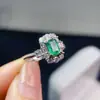 Anillo de Esmeralda Colombiana Pura Natural con Piedra Principal de Color Fuego Completo Tamaño aprox. 4*6 mm Plata de Ley 925 Incrustado de Precisión