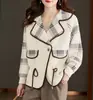 Chaqueta Corta de Punto Moda y Estilo para Mujer 2025 Otoño e Invierno Nuevo Estilo Traje de Aroma Pequeño Cuello de Rebeca Top Delgado Tendencia