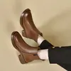 Botas de tornozelo de couro macio, salto baixo, bico redondo, sola grossa para mulheres, nova coleção outono/inverno 2026, salto grosso, sola macia, botas versáteis de peça única, botas estilo Martin com forro de fleece