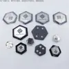 Logotipo Hexagonal de Couro Grande e Pequeno, Placa de Nome de Couro com Ferragens, Logotipo de Artigos de Couro Metálico Modificado Conforme Necessário