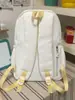 Mochila com padrão de ondas azul leitoso, estilo claro e artístico, estilo coreano, suave e versátil, adequada para viagens e passeios, faz o usuário parecer mais claro.
