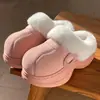 Pantuflas de algodón peludas con suela gruesa para mujer, para usar en invierno al aire libre, gamuza sintética retro, forradas de felpa, cálidas, antideslizantes, zapatos de algodón de moda que aumentan la altura