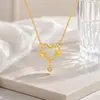Collar de Flor y Mariposa Chapado en Oro de 18 Quilates para Mujer Corona de Flores Hueca Colgante de Corazón Cadena para Clavícula de Lujo Ligero Nicho Regalo de Cumpleaños