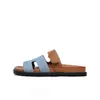 Pantuflas de una tira con suela gruesa estilo H para mujer, para uso exterior en verano, nuevo modelo 2026, sandalias planas de velcro