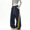 Calça Jogger Esportiva Pesada com Bainha Curva e Três Listras para Homens, Marca da Moda, Temporada de Primavera, Caimento Solto, Calça Longa Casual de Perna Larga com Caimento Fluido