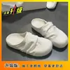 Chinelos fechados com design plissado da moda para mulheres 2026, chinelos de meia antiderrapantes confortáveis de sola grossa, novo modelo de primavera para uso externo, sapatos estilo Birkenstock