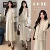 Ropa de maternidad otoño e invierno nuevo estilo conjunto de dos piezas de punto cárdigan chaleco vestido volantes color arroz dos colores cobertura de barriga ajuste ceñido para salir