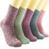Calcetines de lana gruesos y cálidos de color sólido paralelo para mujer de Amazon, calcetines vintage de estilo étnico para mujer al por mayor