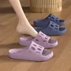 Pantuflas con Fugas para Hombres y Mujeres Verano Baño Baño Antideslizantes Secado Rápido Pareja Lavarse los Pies Frotarse los Pies Hotel Sandalias con Agujeros Huecos