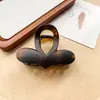 Simple Love Grab Clip Feminino High-end 2024 Novo Estilo Elegante Tubarão Clipe Outono e Inverno Grampo de Cabelo para Trás Cabeça Clipe Headwear