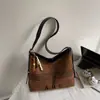 Bolsa de Veludo Texturizada Retrô Outono/Inverno 2026 Grande Capacidade Simples Casual Bolsa Tote com Letra Bordada Tendência