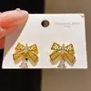 Brincos de Prata Banhados a Ouro 18K com Agulha de Prata e Zircônia em Forma de Laço Estilo Doce Gentil Brincos de Luxo Leve com Toque de Alta Qualidade Acessórios de Brinco para Mulheres