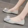 Sapatos Versáteis que Combinam com Saias, Solado Macio, Confortáveis para os Pés, Sapatos de Noiva, Solado Plano, Laço de Pérola, Sapatos de Salto Baixo com Decote Baixo, Novo Estilo da Primavera de 2026
