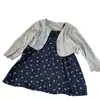 Roupa Infantil Estilo Coreano 2025 Novo Verão Meninas Saia Floral de Suspender Cardigan Infantil Cinza de Proteção Solar Conjunto de Duas Peças Tendência