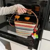 Bolso Bandolera de Rayas Arcoíris de Gama Alta para Mujer 2026 Bolso de Mano Nuevo Vacaciones en la Playa Bolso para Teléfono Tejido