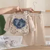 Conjunto de Roupas de Outono para Meninas 2026 Novo Estiloso Sudadora Jeans com Patch para Bebê Conjunto de Duas Peças com Manga Longa Roupas para Bebês e Crianças Tendência