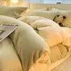 Juego de ropa de cama de cuatro piezas de terciopelo de leche engrosado para invierno, que incluye una sábana bajera de franela de vellón de coral, una sábana plana y una funda de edredón, con forro de vellón de doble cara