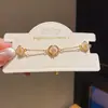 Pulsera de Flor con Circonita Galvanizada en Oro Real de 18 Quilates, Pulsera Exquisita de Nicho de Lujo Ligero, Joyería de Mano Elegante y de Alta Gama para Mujeres