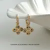 Collar de Trébol de Cuatro Hojas Redondo Turquesa Lujo Ligero Nicho Gama Alta Temperamento Francés Versátil Cadena para Clavícula Exquisito Versátil para Mujer
