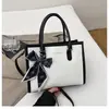 Bolsa de Mão Estilosa Color-Blocking, Bolsa Transversal para o Dia a Dia, Bolsa de Ombro Simples Color-Blocking, Novo Estilo Tendência com Textura de Lenço de Seda, Celebridade da Internet 2026