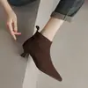 Elegantes botines de tacón de aguja estilo francés que hacen que tus pies parezcan más pequeños, con punta fina y un tacón corto, caña corta tipo gamuza, que se asemejan a un estilo de botín sin caña.