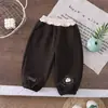 Nuevos pantalones de chándal de color liso con forro polar para niños de otoño e invierno, lindo estampado de cachorro, ajuste holgado tipo jogger para niños y niñas, tendencia al por mayor