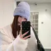 Gorro de Punto Cálido Estilo Coreano con Bordado de Letras para Mujer Sentido del Diseño Gorro de Lana Engrosado Transpirable Protección para los Oídos Cubre Cabeza Beanie