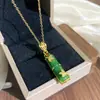 Moderna Cadena Clavicular de Acero de Titanio con Trébol de Cuatro Hojas Clásico Japonés y Coreano para Mujer, Elegante y Lujosa Cadena de Zirconia, Accesorio Versátil Exquisito