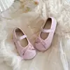 Sandálias Fechadas para Meninas Verão Novo Estilo Infantil Bebê Velcro Laço Plano Malha Vazada Sapatos de Princesa