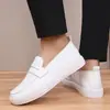 Nuevos zapatos de cuero para hombres para centros de salud rurales, talleres de producción de alimentos y exámenes y actividades grupales de estudiantes escolares