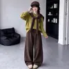 Conjunto de otoño 2026 para niñas, nuevo, elegante y moderno, suéter tipo chal y pantalones de lana para niñas mayores, atuendo estilo bosque para niños