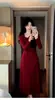 Vestido Midi Assimétrico Ruched Floral Vermelho Atacado para Mulheres, Roupa Íntima Transfronteiriça Outono e Inverno Vestido Longo Evasê