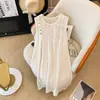 Vestido Tricô Renda Vazada Estilo Francês Feito Sob Medida de Fábrica para Mulheres, Novo Modelo Verão 2026, Vestido Longo sem Mangas com Fenda