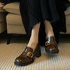 Sapatos Femininos 2025 Primavera e Verão Novos Mocassins de Bico Quadrado de Salto Alto Estilo Britânico JK Sapatos Femininos Salto Grosso Slip-On Pequeno