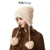 Chapéu de Lã Tricotado Espesso Estilo Europeu e Americano para Mulheres, Gorro Versátil Quente com Pom-Pom, Chapéu de Pelúcia Protetor de Orelha à Prova de Frio para Exterior