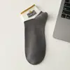 Meias Finas de Verão Masculinas com Letras, Antiodor, Absorventes de Suor, Respiráveis, Meias Esportivas de Cano Médio, Meias Curtas Lisas para Homens
