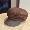 Chapéu octogonal xadrez retrô estilo britânico, chapéu de outono para mulheres, com uma fivela de cinto que faz o rosto parecer menor, um chapéu de jornaleiro versátil e um boina moderno