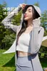 Roupas de proteção solar de nylon femininas 2026 verão novo, blusa de proteção solar com capuz de seda gelada slim fit, proteção UV, blusa de proteção solar de corte solto