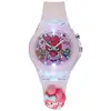 Atacado Spot Desenho Animado Sanrio Relógio Infantil Apenas Hora Relógio de Silicone Luminoso Luminoso Presente para Aluno do Ensino Fundamental