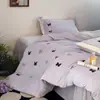 Conjunto Fresco de Outono e Inverno de Leite Veludo Dupla Face Quatro Peças com Bordado Romântico de Borboleta Quente Capa de Edredom Roupa de Cama Antiestática