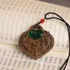 Venta Directa de Fábrica de Colgante de Loto Incrustado con Piedras Preciosas con Motivos de Paz y Prosperidad, Adorno Colgante Tallado a Mano