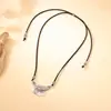 O Novo Colar de Meia-Lua Mais Vendido Transfronteiriço com Cordão de Couro e Pingente Vintage Mostra Sua Personalidade