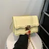 Bolso cuadrado pequeño popular con patrón de cadena para mujer, bolso de mujer, nuevo de moda otoño 2023, bolso bandolera simple con cadena