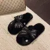 Zapatillas de felpa de fondo plano de nuevo estilo para otoño e invierno, antideslizantes con lazo, zapatillas de algodón para interior, versión coreana, dulces y de tacón bajo para uso en casa