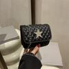 Verão 2026 Nova Bolsa Quadrada Pequena Versátil com Padrão de Estrela Rombus Simples e Estilosa Bolsa Transversal de Ombro com Corrente Tendência de Nicho