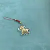 Gato de la Suerte Chapado en Oro Versión Q Lindo Mini Colgante Bolsa de la Suerte Lingotes Correa para Teléfono del Gato Llavero Regalo para Conducir al Tráfico Venta al por Mayor