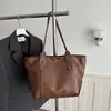 Bolsa Tote Transversal de Grande Capacidade para o Dia a Dia Europeia e Americana 2026 Moda Tecida Personalizada Tendência Simples de Ombro ou Sob o Braço para Mulheres