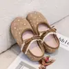 Zapatos de Princesa para Niñas Primavera Nuevo Estilo Niña Dibujos Animados Gato KT Adorno de Encaje Planos Bebé Niño Pequeño Suela Suave Zapatos Caminadores